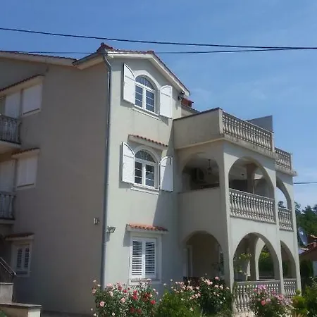 Ljubas Apartment *